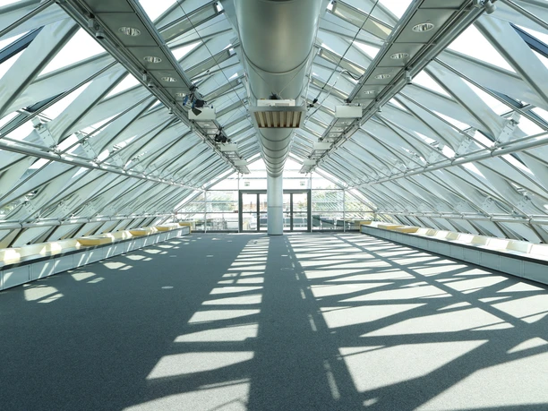 Tagungsraum in der Eventlocation LVZ-Kuppel | Leipzig Convention Bureau Tagungsraum bei Tageslicht ohne Bestuhlung in der Eventlocation LVZ-Kuppel - präsentiert vom Leipzig Convention Bureau