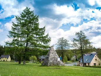 Steinpyramide in Kretscham-Rothensehma