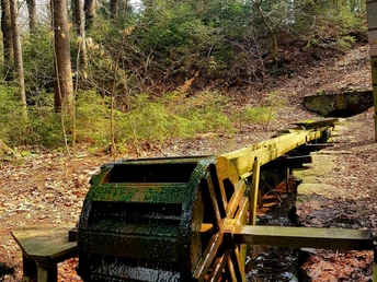 Wasserrad im Landschaftsschutzgebiet Erzengler Teich
