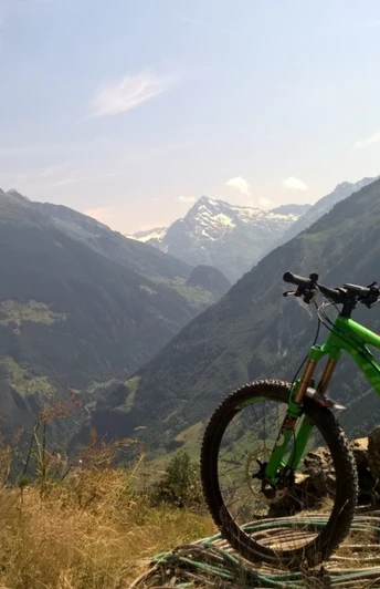 Ausblick beim Aufstieg zum Arnisee