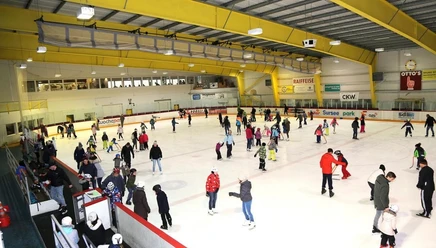 Öffentliches Eislaufen, Eishalle Sursee.jpg