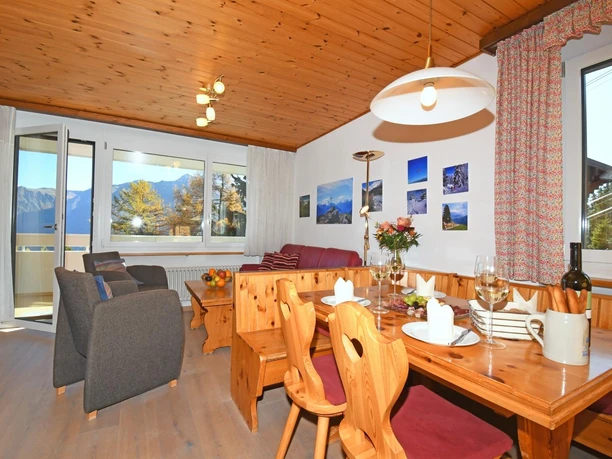 Ferienwohnung Alpenhaus Nr.38 -Wohnzimmer-Esstisch