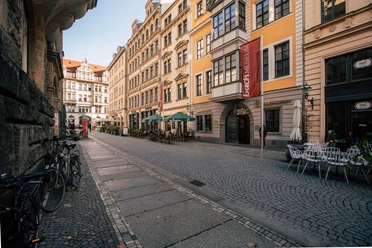 Bach-Museum Leipzig - Musikstadt Leipzig Blick auf den Eingang des Bachmuseums und den Thomaskirchhof.