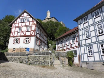 Die Felsburg mit Fachwerkhäusern