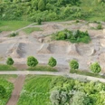 Bikepark Goldgrund Der Bikepark Goldgrund bietet abwechslungsreiche Strecken mit Erd- und Hügelstrukturen in grüner Umgebung.
