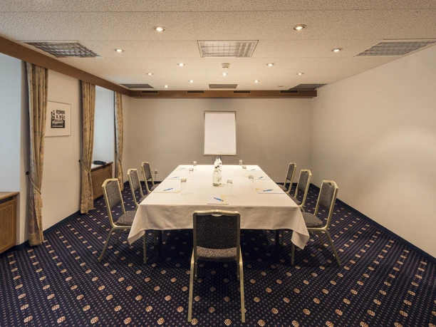 Lenzburg_Krone_Convention Room_ (5)