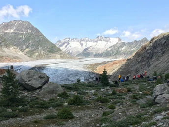Rundwanderung von der Bettmeralp zu den Chatzulechern und zurück