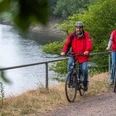 Radfahren unmittelbar am Ederseeufer