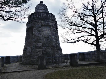 Dr. Marc Turm bei Bad Wildungen mit schönen Ausblick in das Helenental