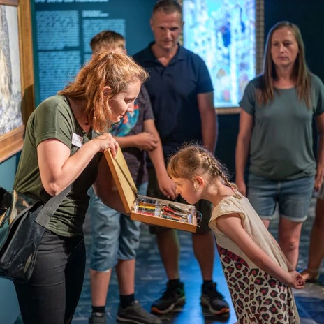 Familienführung AUF TUCHFÜHLUNG_DIE KATHEDRALE VON MONET_Foto Tom Schulze (c) Panometer.jpg