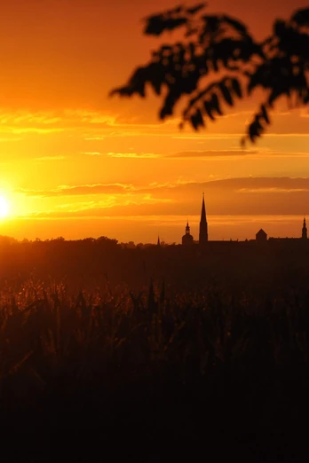 Sonnenuntergang vor Bautzens Türmen bei Auritz