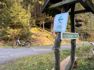 Fahrrad Beschilderung im Wald in Rosenthal