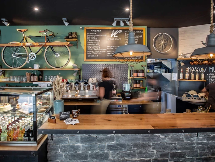 velo-cafe-interlaken-ambiente.jpg