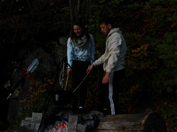 Fondue über dem Feuer, ein echtes Natur-Erlebnis