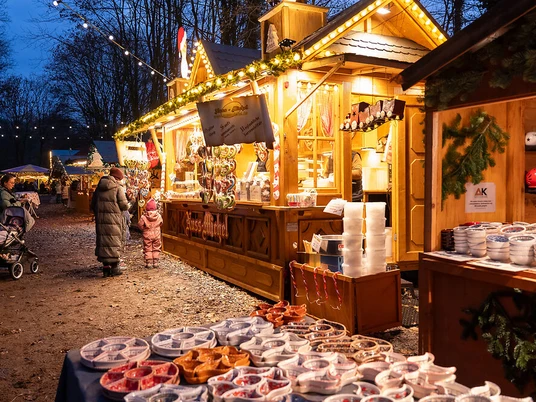 Frankfurt_Weihnachtsmarkt Goetheturm_1023442_©#visitfrankfurt_plazy_Isabela_Pacini.jpg Frankfurt