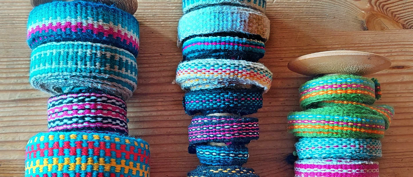 Bunte_Bänder_Weben_1.jpg