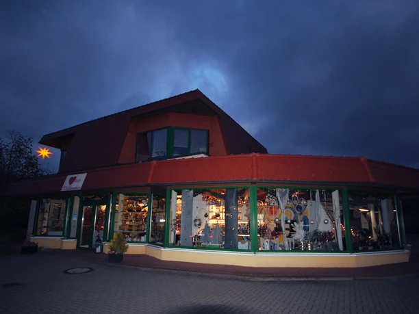 Außenansicht Küchen- & Raumgestaltung Geipel in Theuma