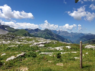 Blick über die Karstfelder auf Cammli