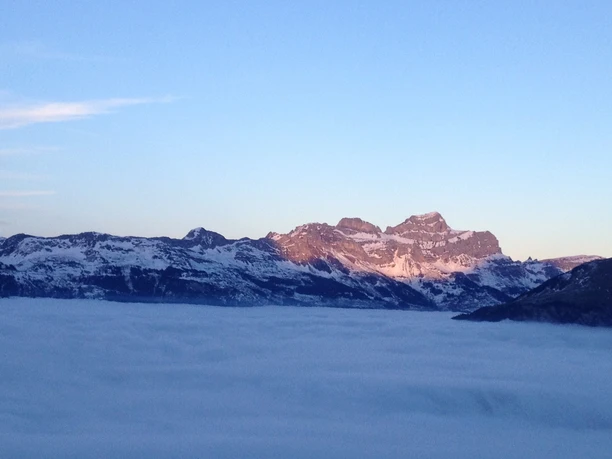 Rundsicht vom Brüsti bei Nebel