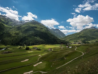 Langsamer Schlussabstieg über den grössten Golfplatz Europas