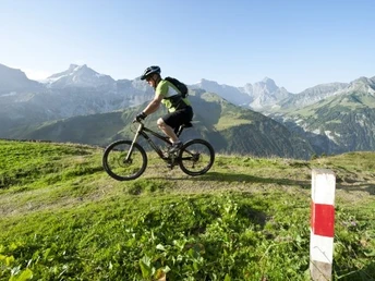 Bike-Tour 416: eindrückliches Bergpanorama!