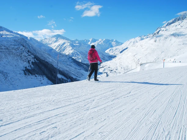 Wunderbar präparierte Winterwanderwege in Andermatt