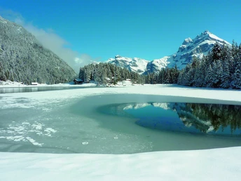 Eine besondere Attraktion: der Arnisee im Winter!
