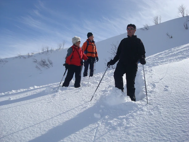 Schneeschuhtour auf dem schneesicheren Brüsti