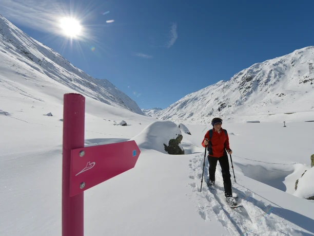 Die Schneeschuhtrails im Urserental sind mustergültig signalisiert