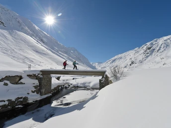 Genussvolle Schneeschuhwanderung in Hospental