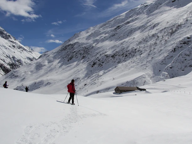 Rund um Andermatt mit Schneeschuhen ...