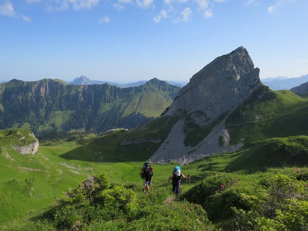 Von der Lidernenhütte hinein in die Alpenwelt