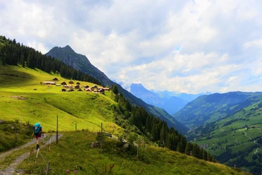 Blick hinaus auf die Alp Wannelen