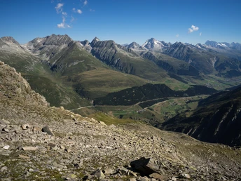 Blick hinunter ins Bündnerland