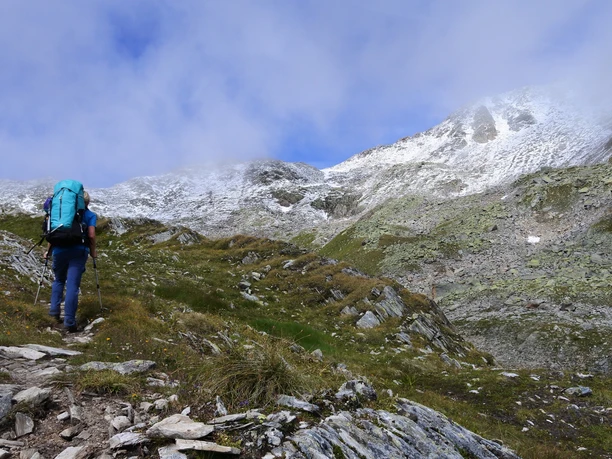 Im Gotthardgebiet können sich Schnee und Sommersonne begegnen.