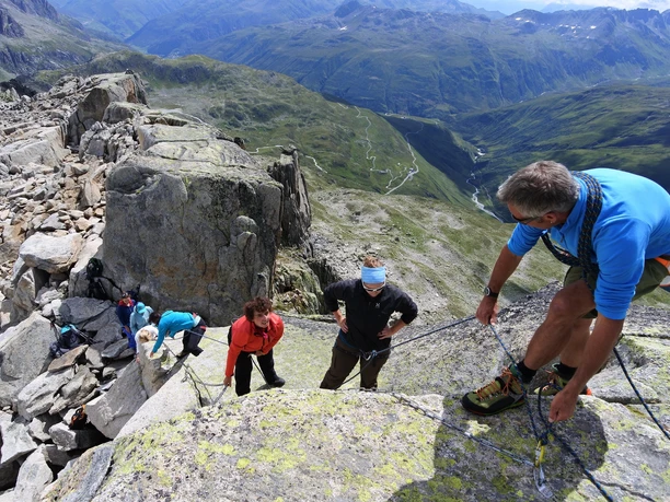Falls Sie über die Bielenlücke gehen, dann ist die Tour erlebnisreich. Nehmen Sie ein Bergführer mit.