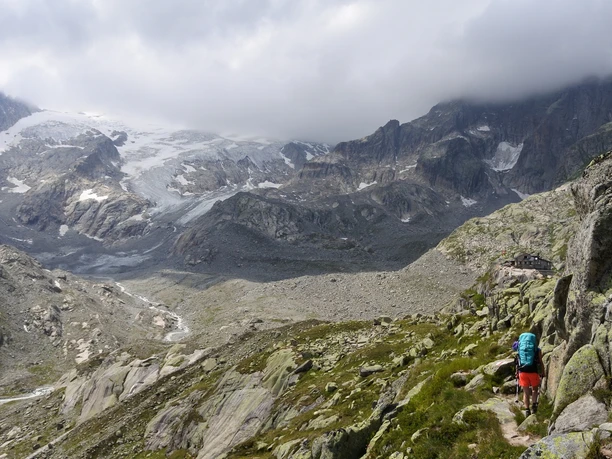 Das Wetter ist ab und zu wild in den Hochalpen.