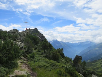 Das Gipfelkreuz auf dem Sunniggrätli