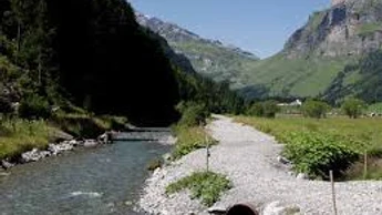 Entlang der Fätsch auf dem Urnerboden