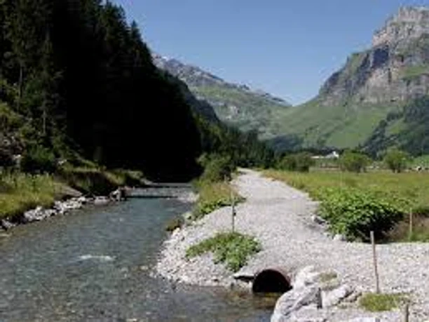Entlang der Fätsch auf dem Urnerboden