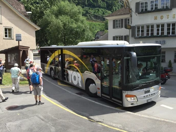 Mit dem Bus erreichen wir bequem Ausgangspunkt und Endpunkt der Wanderung