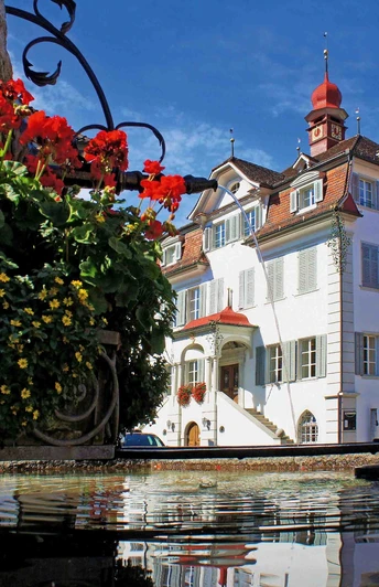 Sarner Dorfplatz, Rathaus