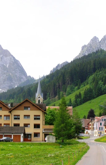 Gr. & Kl. Mythen sowie Haggenspitz vor Alpthal