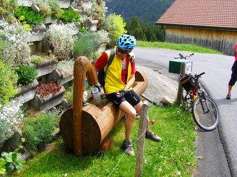 Rast bei Lümpenen im Aufstieg zur Haggenegg