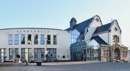 stadthalle-03-fuellend.jpg