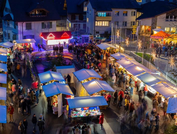 Warmherzige, vorweihnachtliche Atmosphäre, Foto: Weihnachtsmarkt Entlebuch
