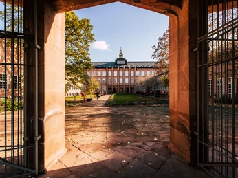Grassi-Museum Leipzig - Museen in Leipzig und Region Das Bild zeigt den Eingangsbereich des Grassi-Museums Leipzig.
