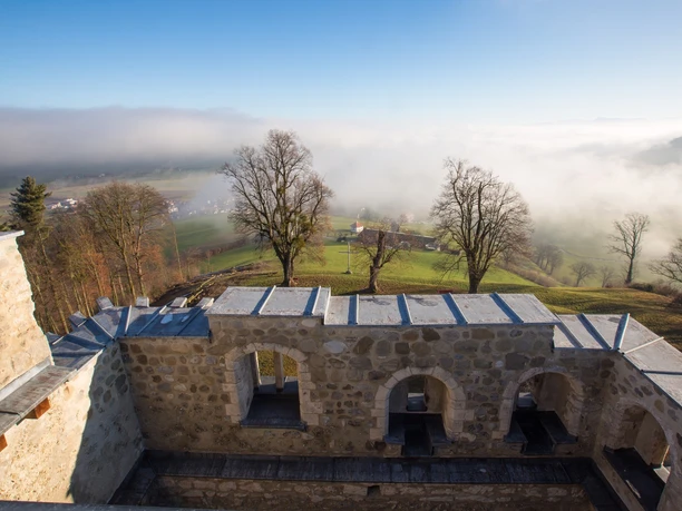 Ausblick von der Burgruine Kastelen