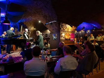 Jazz cellar Jazzkeller gut besuchtes Konzert