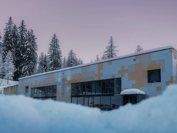 Garage technique Centre Nordique Goms en hiver